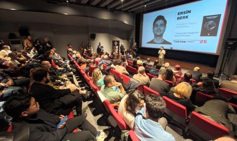 Ersin Berk'e 'Yılın Fotoğraf Yayını' Ödülü