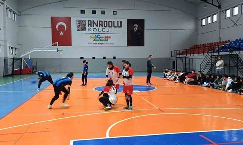 ERÜ'de görme engelli sporcularla anlamlı Goalball etkinliği