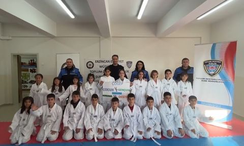 Erzincan'da 'Hep Birlikte Aileyiz' ile 20 Öğrenciye Tekvando Desteği