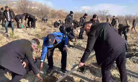 Erzincan Emniyeti 600 fidanı toprakla buluşturdu