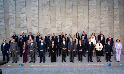 Fidan, Brüksel’de NATO Dışişleri Bakanları ile aile fotoğrafı çektirdi