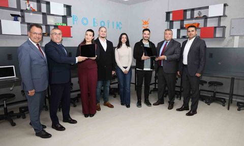 Gaziemir'de firmalardan okullara bilgisayar bağışı kampanyası