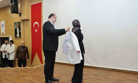 Geleceğin diş hekimleri beyaz önlüklerini giydi