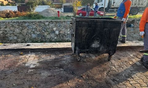 Germencik'te çöp konteynerleri kanalına atıldı — Belediye hukuki süreç başlatıyor