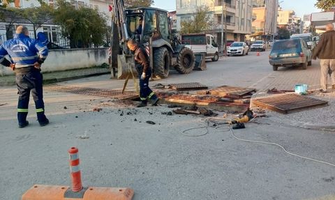 Germencik'te yağmur suyu hatlarında menfez ve mazgal temizliği