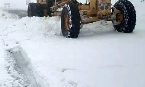 Gezbeli Geçidinde kar sonrası kapanan yol ekip çalışmasıyla açıldı