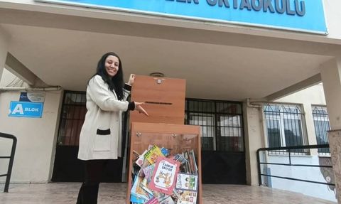 Gönül Hoca’nın 21. Kütüphanesi: Kitap Kumbaram Mut’ta 7 Bin Kitapla Açıldı