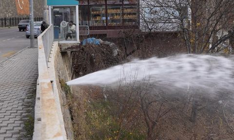 Gümüşhane'de ana su hattındaki vana açılması tonlarca içme suyunun Harşit Çayı'na akmasına neden oldu
