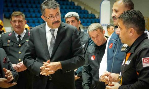 Hakkâri'de 3 bin 48 kişiye arama kurtarma eğitimi verildi