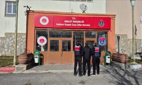 Hakkari'de 9 yıl 4 ay 15 gün hapis cezasıyla aranan şahıs yakalandı