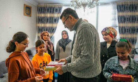 Hakkâri Valisi Ali Çelik’ten Şehit Er Halit Tatlı’nın ailesine ziyaret