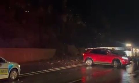 Hakkari-Van Karayolunda Depin Mevkiinde Heyelan