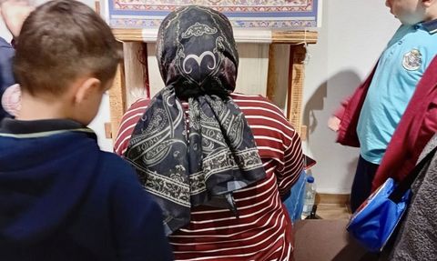 Hereke Halısı Atölyesi İlkokul Öğrencilerini Ağırladı