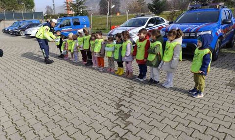 Hisar Anaokulu'ndan Jandarma Ziyareti: Miniklere Temel Trafik Eğitimi