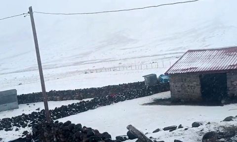 Iğdır'ın yüksek kesimleri karla beyaza büründü