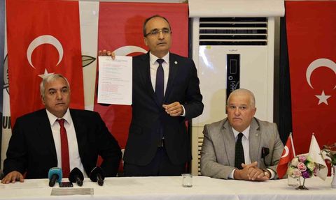 İYİ Parti Adana'da 5 ilçe başkanı görevinden ayrıldı