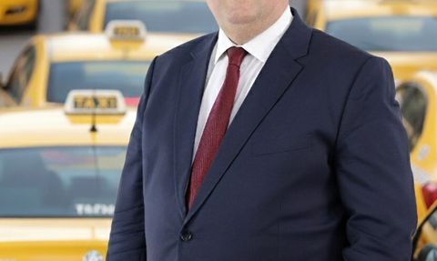 İzmir'de 'Korsan Kullanma' Afişleri Şehirde Yerini Aldı