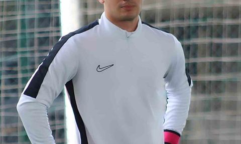 İzmirli kaleci Kaan Tınmaz, halı sahalara 'kiralık kaleci' hizmeti sunuyor