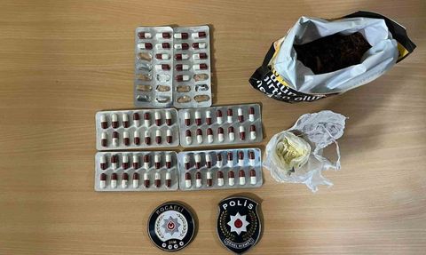 İzmit’te 3 kişide 120,14 gram uyuşturucu ve 71 sentetik ecza hap ele geçirildi