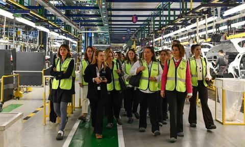 Kadının Güçlenmesi Bursa Platformu üyeleri Oyak Renault’da bir araya geldi