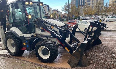 Kahramanmaraş'ta sağanak sonrası kent merkezinde yoğun temizlik ve bakım çalışması