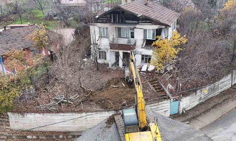 Karabük'te metruk yapı yıkımları devam ediyor