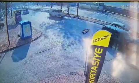 Karatay’da makas atan araç ağaca çarpıp takla attı: 1 ölü