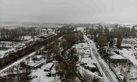 Kars'ta kar sevinci: Çocuklar kardan adam yaptı, Sarıkamış'ta kızak keyfi