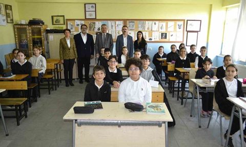 Kaymakam Ali Ekber Ateş Atça Hadıloğlu İbrahim Uzunırmak Ortaokulu'nu Ziyaret Etti