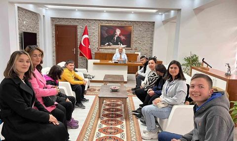 Kaymakam Turgay İlhan, Özel Eğitim Öğrencilerini Makamında Kabul Etti