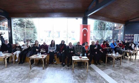 Kayseri'de 33 kadın muhtar, seçme ve seçilme hakkının 91. yılında buluştu