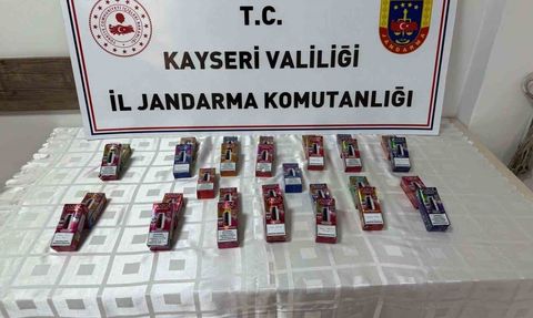 Kayseri'de yol kontrolünde 930 paket bandrolsüz sigara ele geçirildi