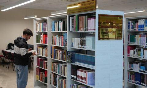 KBÜ Rektörü Kırışık’tan Kamil Güleç Kütüphanesi’ne 600 kitap bağışı