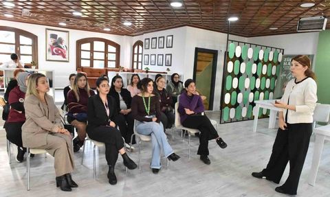 Kepez'de Zübeyde Hanım Tesisi'nde Kadın Sağlığı Söyleşisi