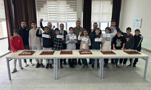 Kernek Küliyesi'nde Satranç Turnuvası: Semt Konakları Öğrencileri Yarıştı