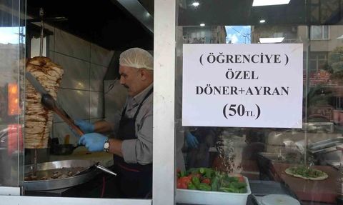 Kilis’te dönerde indirim akımı: Bazı dürümler 30–35 TL'ye düştü