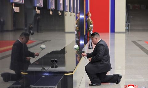 Kim Jong-un, Kursk’tan dönen 528. İstihkam Alayı’nı nişanlarla karşıladı