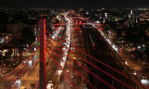 Kocaeli’nin sosyal alanları gece aydınlatmalarıyla canlanıyor