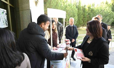 Koruyucu aile deneyimleri Uşak’ta üniversitelilerle paylaşıldı