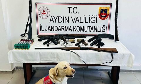 Köşk’te evde yapılan aramada çok sayıda ruhsatsız silah ele geçirildi