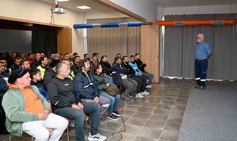 Kuşadası Belediyesi personeline güvenli sürüş eğitimi