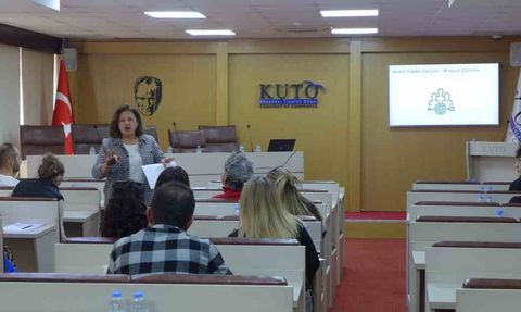 Kuşadası Ticaret Odası'nda Müşteri ile İletişim ve Müşteri Deneyimi Eğitimi