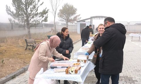 Kütahya Abdülhamid Han Lisesi'nden Gazze için Hayır Çarşısı