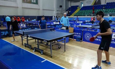 Kütahya'da Gençler Masa Tenisi Güneybatı Bölge Müsabakaları Başladı