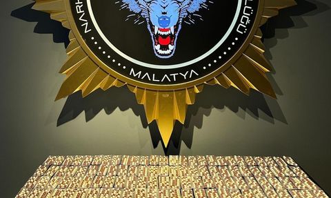 Malatya'da sokak satıcılarına operasyon: 3 bin 644 sentetik ecza ele geçirildi