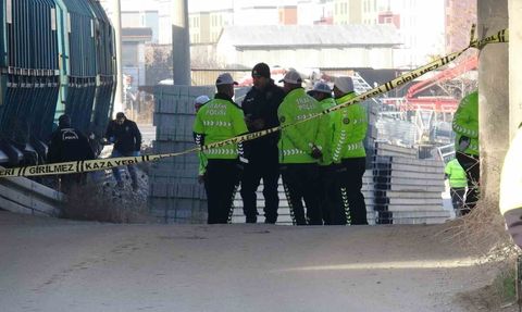 Malatya'da yük treninin çarptığı 17 yaşındaki genç hayatını kaybetti