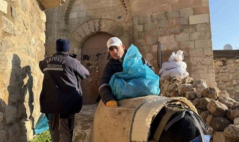 Mardin Artuklu’da 'kadrolu' eşekler emekli ediliyor, paletli araçlar devreye giriyor