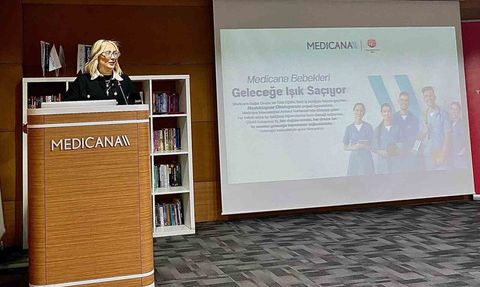 Medicana'dan 'Meslektaşımı Okutuyorum' ile tıp öğrencilerine burs desteği