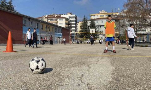 Melahat Ünügür Ortaokulu futbol takımı 10 yıldır Eskişehir şampiyonu