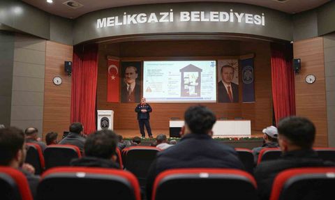 Melikgazi personeline AFAD iş birliğiyle Afet Farkındalık Eğitimi